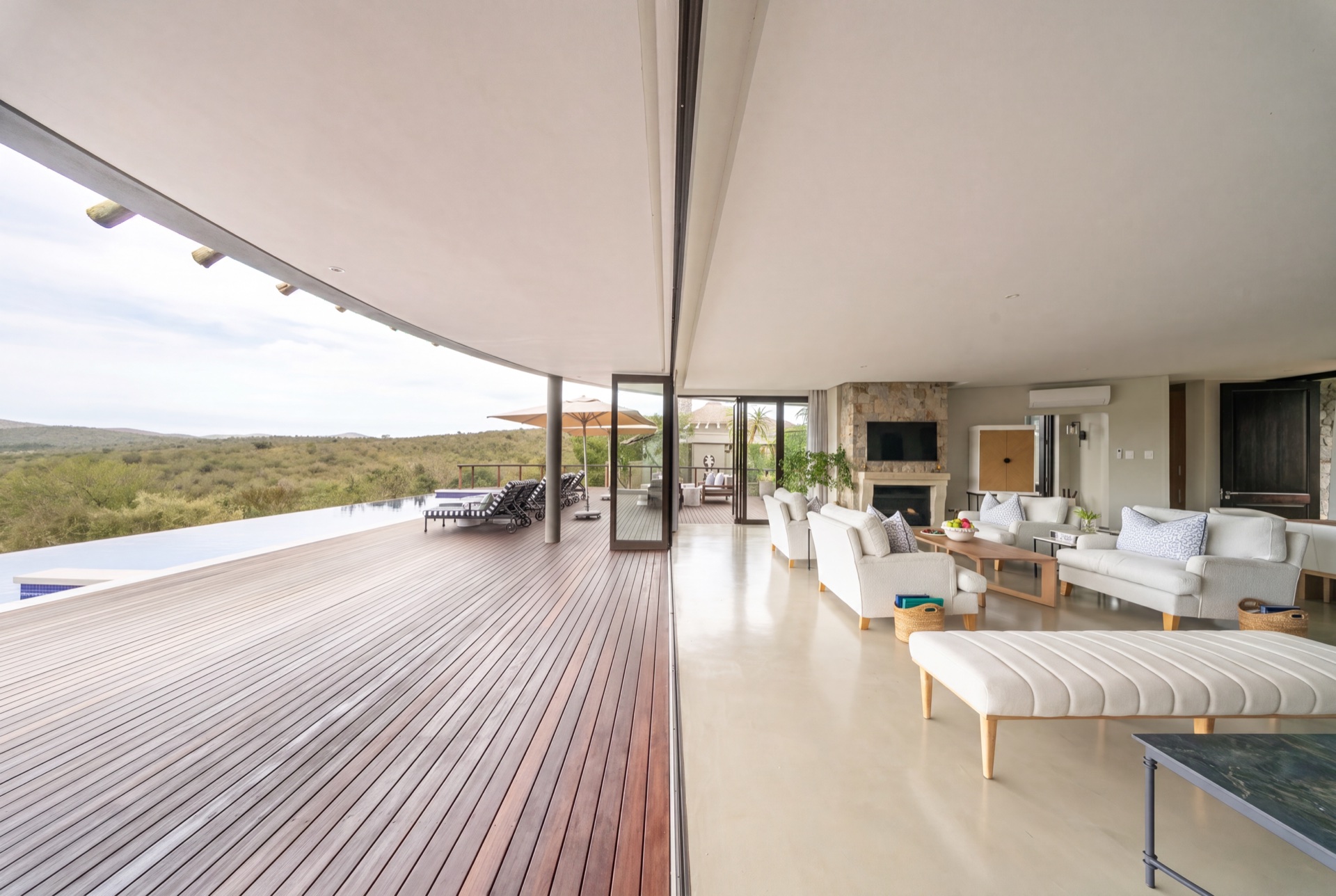 The main deck and living room in one line above the reserve